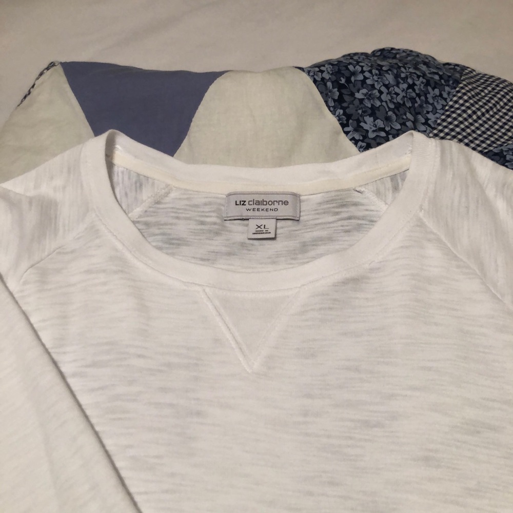 ❌SOLD❌💚LIZ CLAIBORNE LONG-SLEEVE HI-LOW T-SHIRT